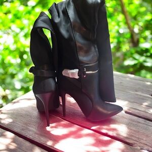 Shoe Dazzle Black Heeled Boots